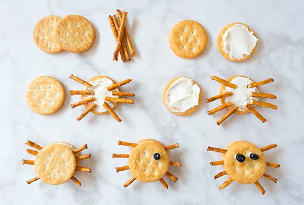 crackers and cookies are arranged in the shape of crabs