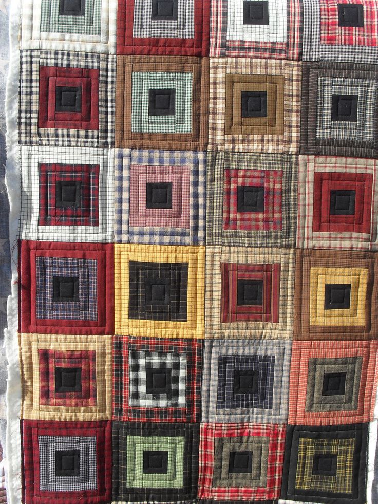 a quilt made with squares and squares on it