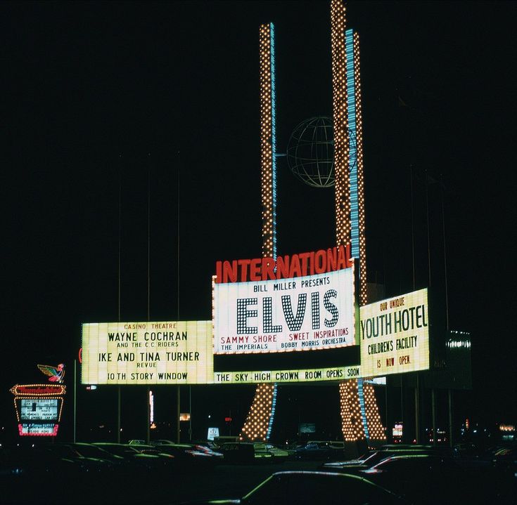 the marquee for elvis's is lit up at night