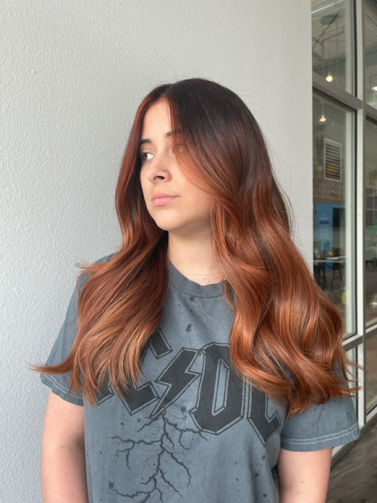 Orange Brown Balayage, Auburn Hair Medium Length, Red To Brown Hair Before And After, Brown To Red Ombre Hair, Copper Hair Dark Roots, Dark Roots Hair Color Ideas, Deep Auburn Hair, Dark Ginger Hair, Dark Roots Hair