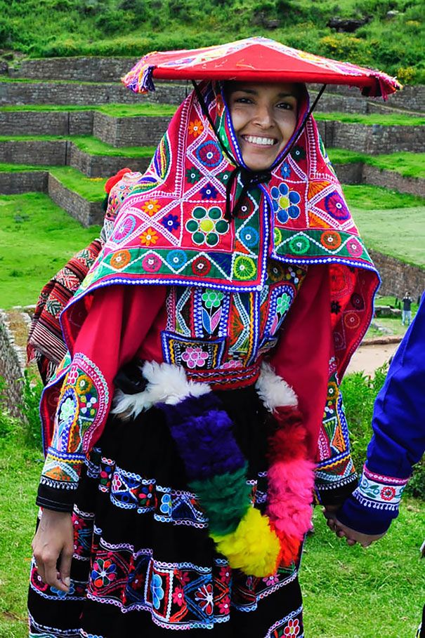 Cultural Portraits, Africa Tribes, Culture Dress, Celebrating Diversity, Sacred Valley, Ethnic Outfits, Traditional Wedding Dresses, Folk Costume, People Of The World