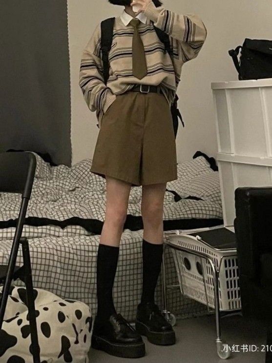 Uncle Outfit Aesthetic, Artist Style Clothing Outfit, Nerd Core Aesthetic Outfit, Modern Retro Style Outfits, Cute Gender Neutral Outfits, Gender Neutral Fits, Nerd Core Outfit, Casual Outfit Reference, Masculine Cottagecore Outfits