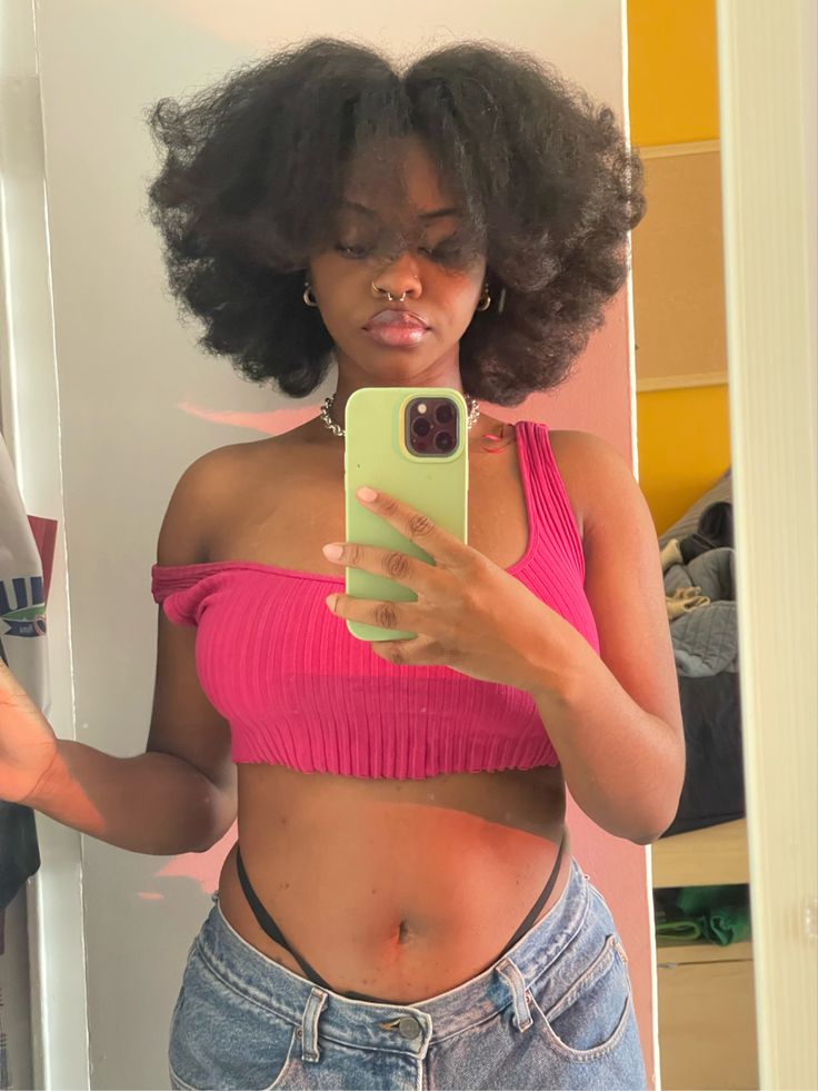 tried to do a blowout . 4c Hair Blowout Short, Short 4c Blowout, Black Blowout Hair, Black Women Blowout, Blown Out Afro, Blowout 4c, Blowout Hair Styles, 4c Hair Blowout, Shaped Afro