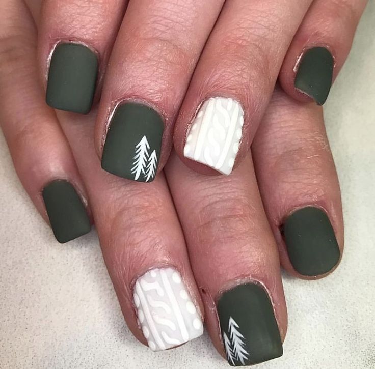 Matte Black Winter Nails, Nails With Tree Design, Country Christmas Nails Acrylic, Western Holiday Nails, Winter Country Nails, Nails For Colorado, Christmas Nails Boho, Late January Nails, Country Gel Nails