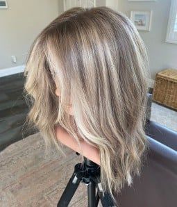 Low Lights For Bronde, Low Bay Lights, Blonde Balayage Front View, Byolouge Hair Blonde, Bronde With Money Piece And Baby Lights, Baby Lights On Roots, Money Piece Hair Frame, Blonde Balayage With Money Piece And Baby Lights, Partial Highlights Blonde Shadow Root