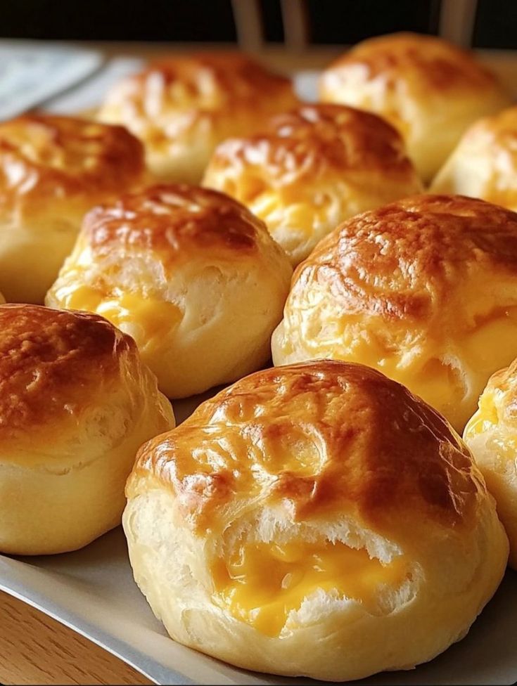 there are many rolls that have cheese on them