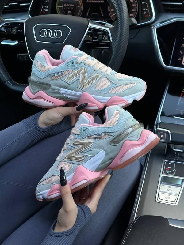 Essential Shoes, Sweatshirt Women Casual, Pretty Sneakers, Trendy Shoes Sneakers, Pretty Shoes Sneakers, Kicks Shoes, Shoes Sneakers Jordans, Shoes Outfit Fashion, Sporty Sneakers