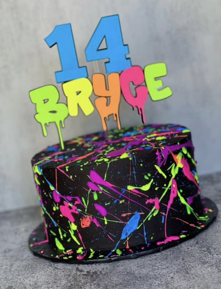 Neon Glow Cake Ideas, Birthday Cake Neon Party, Neon Party Cake, Boys Roller Skating Birthday Party, Black And Neon Birthday Cake, Glow In The Dark Cake Ideas Neon, Neon Cake Ideas, Neon Skate Party Cake, Neon Splatter Cake