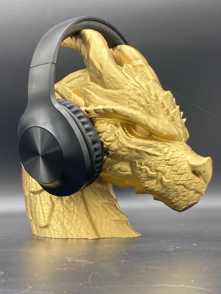 a headphone that is shaped like a dragon