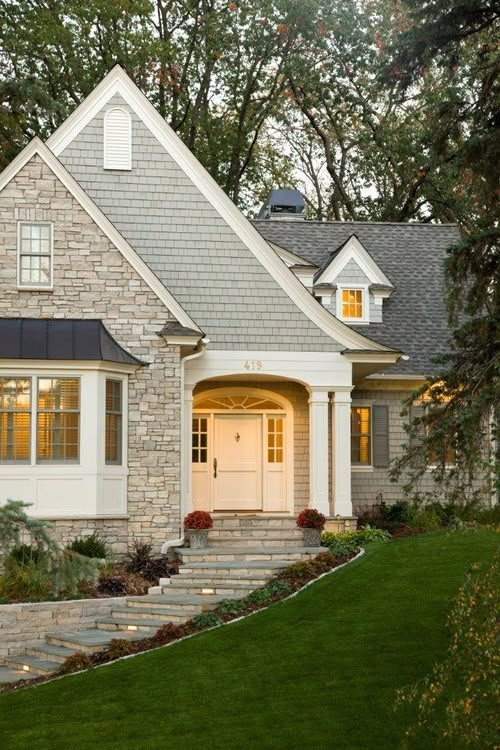 a house that is sitting in the grass