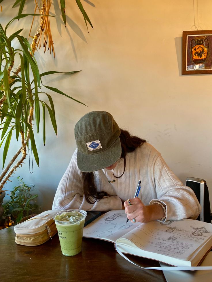 Granola Hiker Aesthetic, Green Granola Aesthetic, Granola Girl Aesthetic Spring, Granola Girl Vision Board, Summer Coffee Outfit, Salty Granola Outfits Fall, Studying Outdoors Aesthetic, Granola Alternative Style, Spring Aesthetic 2024