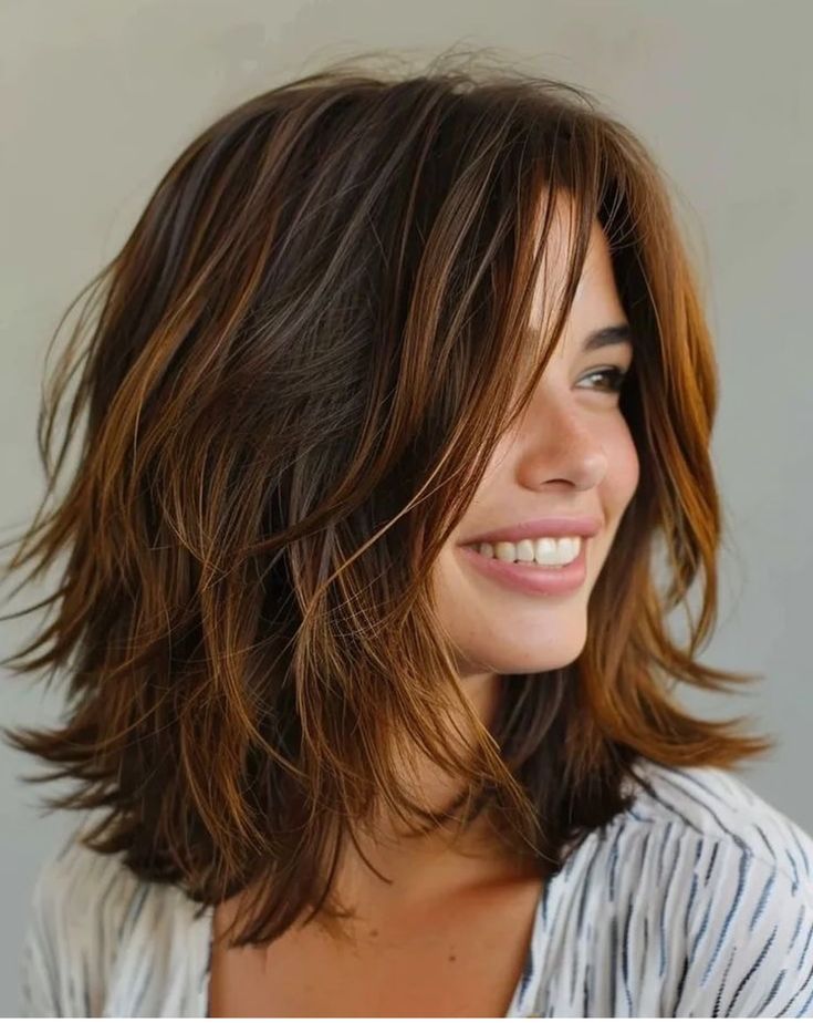 Medium Length Haircut One Length, Hairstyles 2024 Trends, 2024 Hair Trends, Rambut Brunette, Haircuts For Medium Length Hair, Layered Haircuts For Medium Hair, Mom Hairstyles, Shoulder Length Hair Cuts, Haircuts For Medium Hair