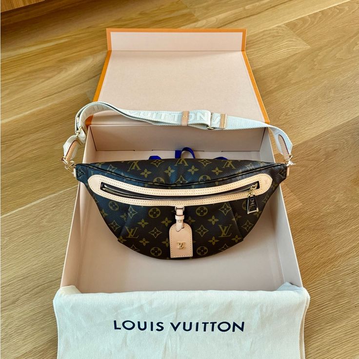 Brand New Never Used High Ride From Louis Vuitton Lv Favorite Mm, Lv Crossbody Bag, Louis Vuitton Felicie Pochette, Louis Vuitton Felicie, Louis Vuitton Sarah Wallet, Louis Vuitton Pochette Metis, Louis Vuitton Neverfull Monogram, Louis Vuitton Collection, Louis Vuitton Limited Edition