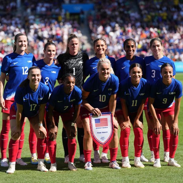 the u s women's soccer team poses for a group photo before their match