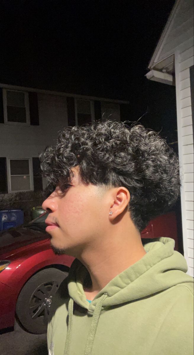 Curly Hair Blowout Taper, Low Blowout Taper Fade, Blowout Taper Fade Curly Hair, Blowout Taper Curly Hair, Blowout Taper Men Curly Hair, Mid Taper Curly Hair, Curly Fringe Men, Mid Taper Fade Haircut Curly, Blowout Taper Fade