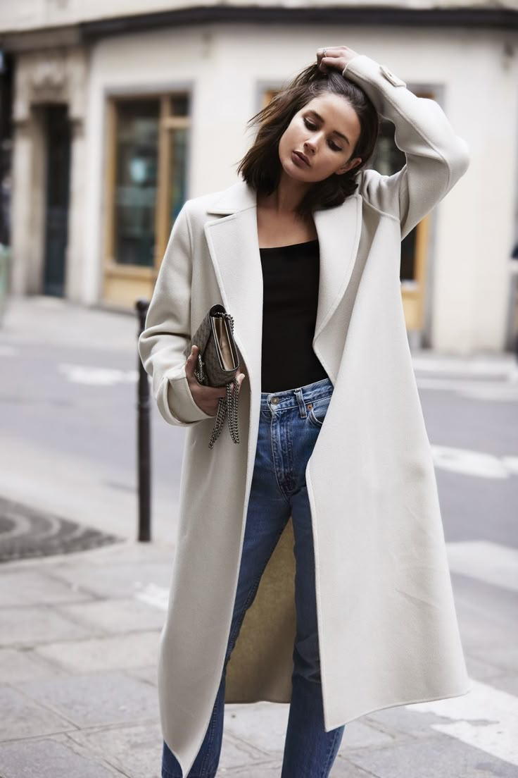 Cream Coat Cream Coat Outfit Winter, Cream Coat Outfit, Paris Style Outfits, Cream Pants Outfit, Coat Outfit Ideas, Pijamas Women, Winter Coat Outfits, Joseph Fashion, Cream Coat