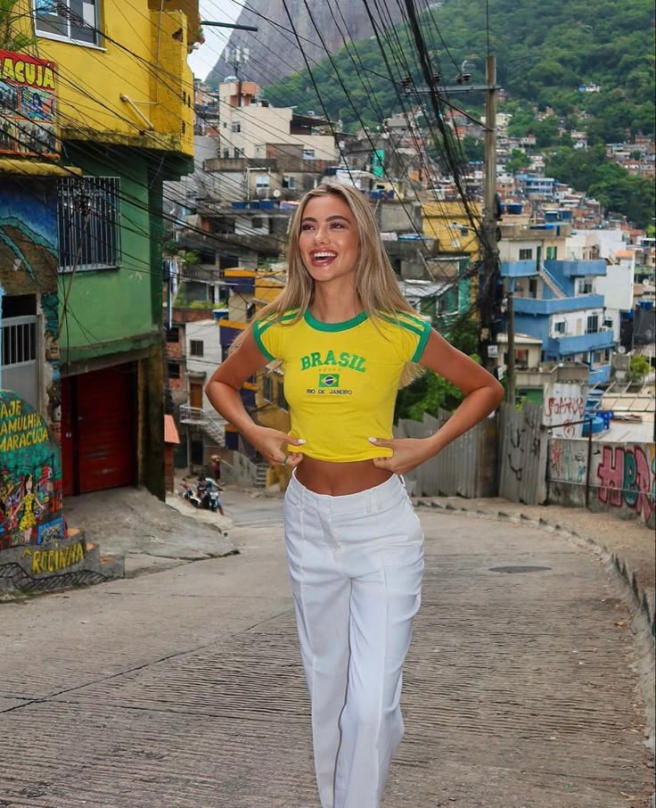 Brazil Summer Outfits, Brazil Crop Top, Brazil Clothing, Brazil T Shirt, Brazil Girls, Brazil Shirt, Vogue Brazil, Jersey Outfit, Looks Chic