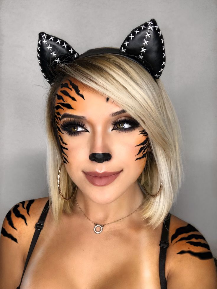 Jungle Theme Makeup, Tiger Costume Women, Jungle Makeup, Tiger Halloween Costume, Tiger Makeup, Tiger Halloween, Cat Halloween Makeup, Themed Makeup, Halloween Makeup Clown