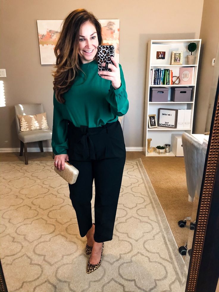 Green Top Office Outfit, Principal Outfits, Office Wear Plus Size, Green Shirt Outfits, Green Top Outfit, Plus Size Business Attire, Closet Capsule, Pants Outfit Work, Teal Outfits