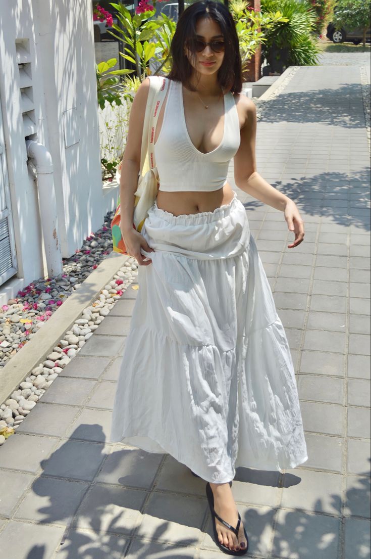 White Halter Neck Top Outfit, Philippines Summer Outfit, Summer Outfits Thailand, Thailand Summer Outfits, Summer Outfits Philippines, White Bustier Outfit, Beach Aesthetic Outfits Dresses, Palawan Outfit Ideas, Indian Beach Wear For Women