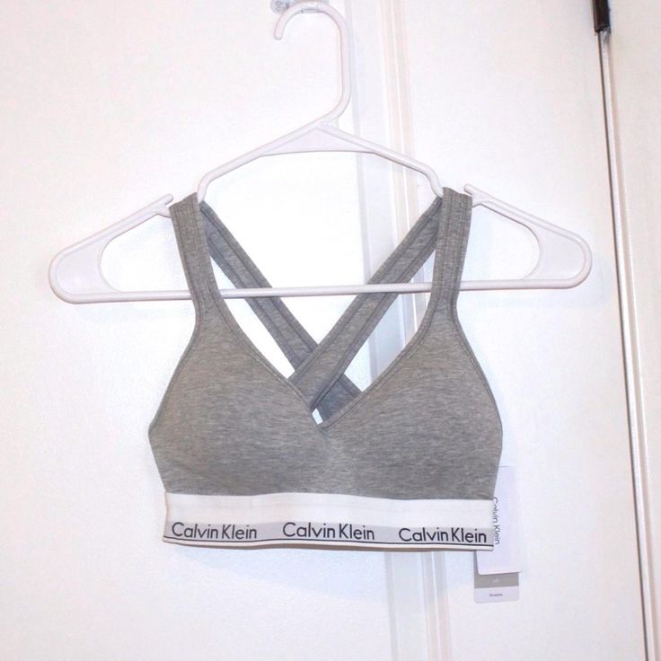 Nwt Calvin Klein Modern Cotton Padded Bralette In Gray, Size S Never Worn, Perfect Condition. Brand New With Tags. Originally $46. Sewn-In Padded Cups For Supportive Lift With A Lightweight, Breathable Feel. Easy Pullover Crossback Silhouette With A Keyhole Opening. Soft, Flexible Logo Band Retains Shape Wear After Wear. Hardware-Free. Distraction-Free. Wirefree Design For More Coverage And A Relaxed Fit, Size Up. #Calvinklein #Sports #Sportsbra Bra #Bralette Activewear Classic American #Underwe Kelvin Klein, Calvin Klein Bras, Lace Sports Bra, Calvin Klein Sports Bra, Cotton Sports Bra, Black Mock Neck, Lounge Bra, Gray Sports Bra, Padded Bralette