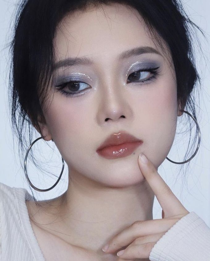 Blue Asian Eye Makeup, Blue Asian Makeup, Grey Makeup, Korean Eye Makeup, Ulzzang Makeup, Smink Inspiration, Ethereal Makeup, Dope Makeup, Makijaż Smokey Eye