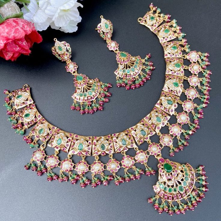 real gold jadau sets in USA Gold Necklace Set Indian, 22k Gold Necklace Set, Jadau Necklace Set, 22k Gold Jewelry Necklaces, Jadau Necklace, Jadau Jewellery, 22k Gold Necklace, Necklace Set Indian, 22k Gold Jewelry