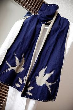 Applique On Clothing, Applique Dupatta, Embroidery Scarf, Alabama Chanin, Fabric Paint Designs, Applique Work, Reverse Applique, Pakistani Fashion Casual, Scarf Women Fashion