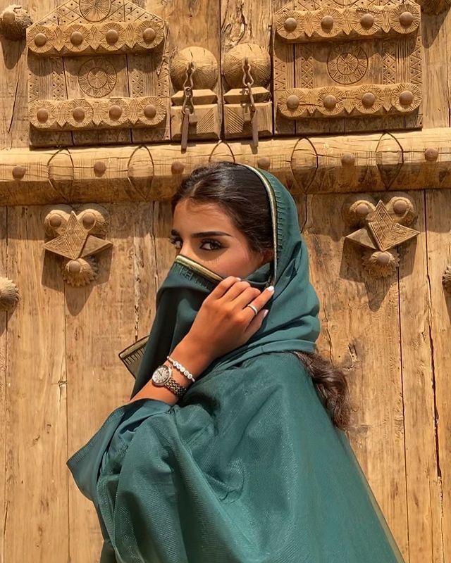 Arabian Princess, Arabian Women, Jasmine Dress, Arab Culture, Aladdin And Jasmine, Arabian Beauty Women, Arab Beauty, Modern Princess, Modern Disney