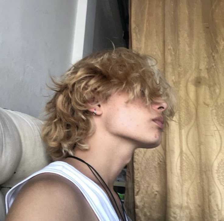 Blonde Haired Boy Aesthetic, Blond Hair Boy Aesthetic, Blonde Messy Hair Boy, Blonde Grunge Boy, Blond Short Hair Men, Blonde Wolf Cut Men, Shaggy Blonde Hair Guy, Blonde Fluffy Hair Boy, Mens Blonde Hair