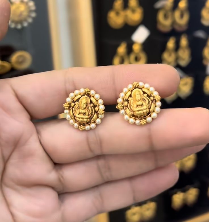 Lakshmi Devi Earrings Gold, Lakshmi Devi Rings, Lakshmi Devi Rings Gold, Simple Saree Blouse Designs, Ear Tops, Small Earrings Gold, Lakshmi Devi, Antique Gold Earrings, Gold Earrings Models