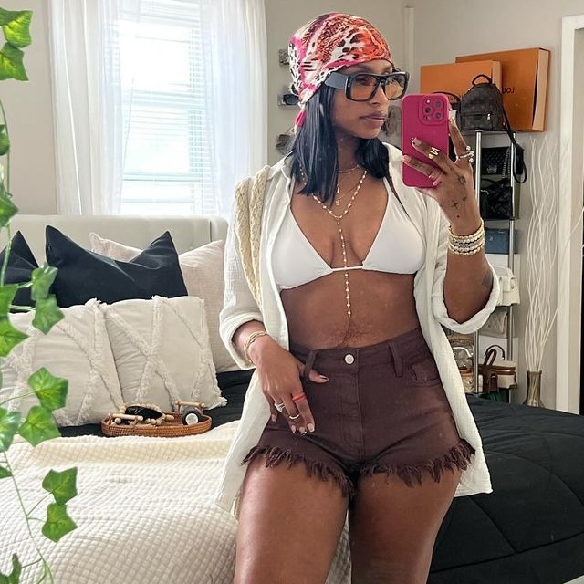 Nakiah নাকিয়া on Instagram: "Day 14 of posting outfits until my bday, heading to a pool party! What y’all think? Don’t forget to rate this look from 1-10!" Pool Party Outfit Black Women Baddie, Pool Party Outfits For Black Women, Cute Pool Party Outfits, Outfit For Pool Party, Pool Party Outfit Black Women, Pool Party Fits, Summer Pool Party Outfit, Pool Party Outfit Ideas, Outfit Pool Party