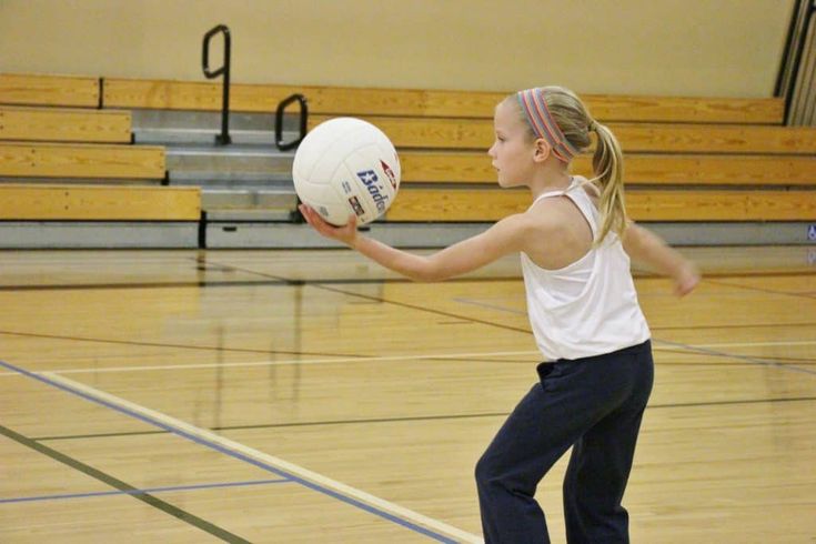 Volleyball Serving Drills, Volleyball Drills For Beginners, Kids Volleyball, Youth Volleyball, Volleyball Camp, Best Volleyball Shoes, Elementary Physical Education, Physical Education Lessons, Volleyball Skills