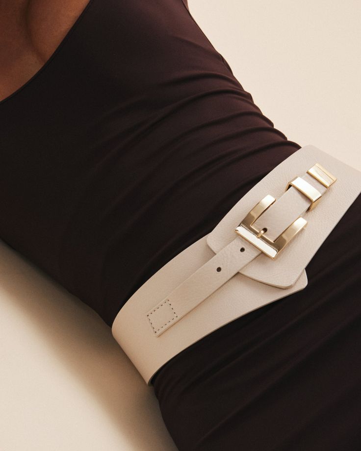 Chic Beige Belts For Party, Chic Leather Party Belts, Chic Evening Belt, Chic Removable Corset Belt For Evening, Chic Leather Belt, Chic Leather Belt Buckles With Removable Belt, Chic Fitted Beige Belt, Luxury Fitted Belted Corset Belt, Chic Beige Fitted Belt