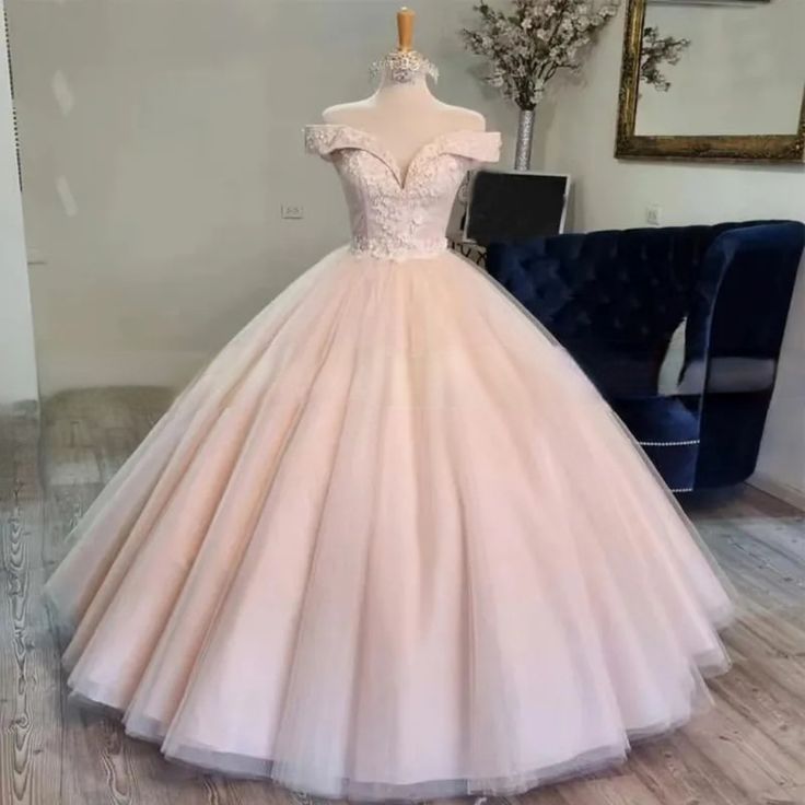 Quinces Or Sweet Sixteen Dress Size 12 Color Solid Light Pink 16th Dress, Light Pink Quinceanera Dresses, Pink Sweet 16 Dress, Pink Quinceanera Dresses, Outfits Dr, Burgundy Quinceanera Dresses, Xv Dresses, Pink Quinceanera, Quinceanera Pink