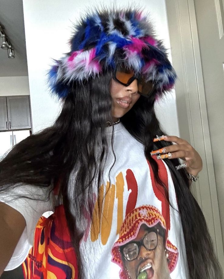 Scarlet🧿 Fuzzy Bucket Hat Outfit, Bucket Hat Street Style, Fur Hat Outfit, Black People Weddings, I Love Money, Bucket Hat Outfit, Drip Fashion, Hello Kitty Shoes, Bar Outfit