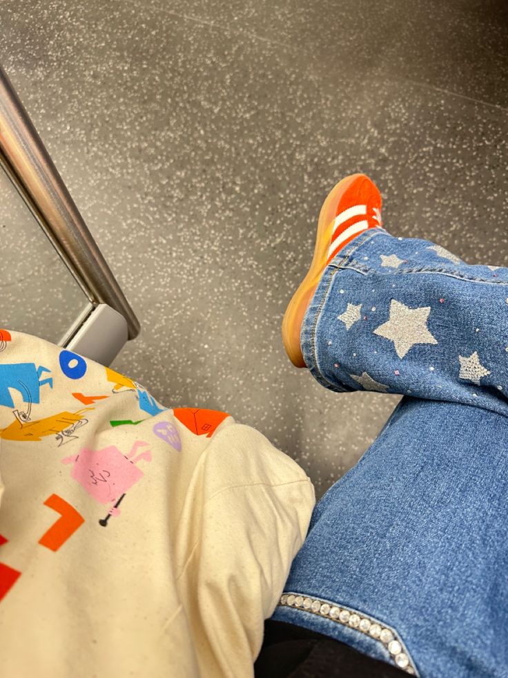 a child's feet on an airport luggage bag