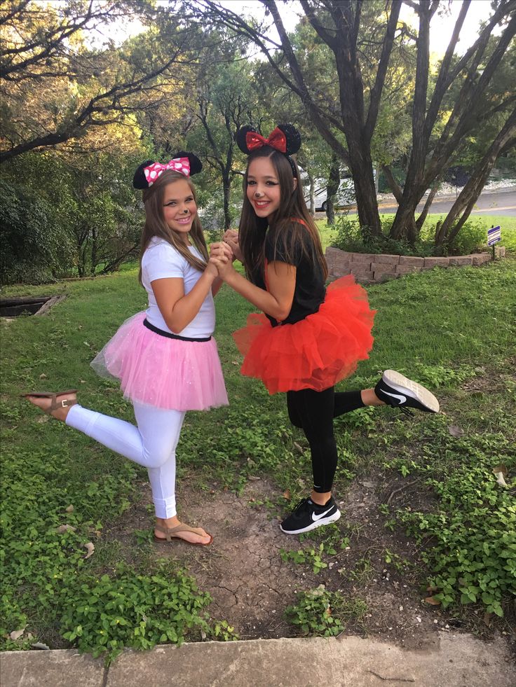 Tween costume! Twinning pink Minnie Mouse and red Minnie Mouse easy diy Halloween costumes! They're Oh So Cute! 💖 Pink Tutu Halloween Costume Ideas, Minnie Mouse Costume For Women, Minnie Mouse Costume Diy, Pink Minnie Mouse Costume, Adult Costumes Diy, Minnie Mouse Halloween Costume, Mickey Costume, Easy Diy Halloween Costumes, Volleyball Ideas