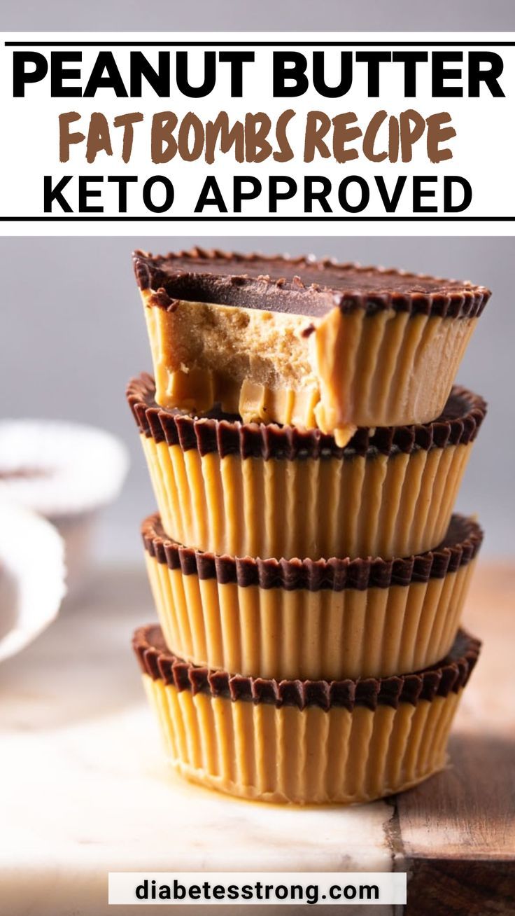 Peanut Butter Fat Bombs are a peanut butter cup and chocolate topping that are a keto fat bomb. These are used for snacking on or even breakfast item when on the keto friendly diet. This recipe takes just 5 ingredients to make. Fat Bomb Recipes, High Fat Low Carb Recipes, Dessert Mousse, Keto Peanut Butter, Ketogenic Desserts, Cookies Healthy, Coconut Oil Recipes, Fat Bomb, Fat Bomb Recipe