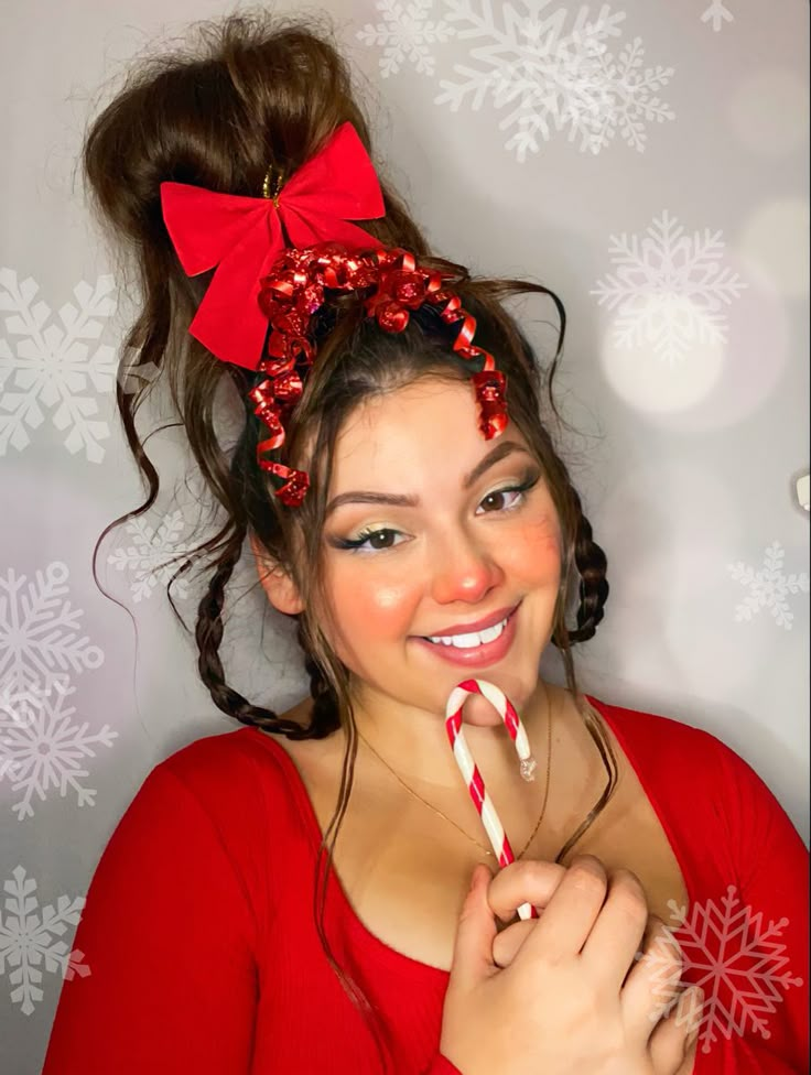 Cindy Lou Hair, Whoville Costumes, Cindy Lou Who Hair, Cindy Lou Who Costume, Whoville Hair, O Grinch, Wacky Hair Day, Christmas Dress Up, Cindy Lou Who