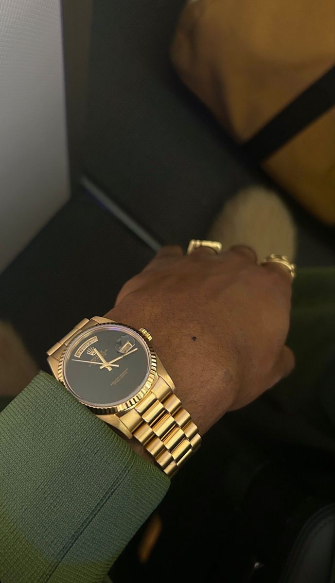 Golden Watch, Dope Jewelry Accessories, Classy Watch, Fancy Watches, Gold Rolex, Mens Gold Jewelry, Gold Watch Men, Gold Chains For Men, Vintage Watches For Men