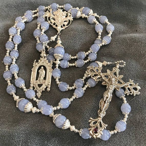 Rosary Ideas, Rosary Prayers, Beautiful Rosaries, Rosary Making, Rosary Jewelry, Silver Rosary, Catholic Churches, Holy Rosary, Ghost Hunters