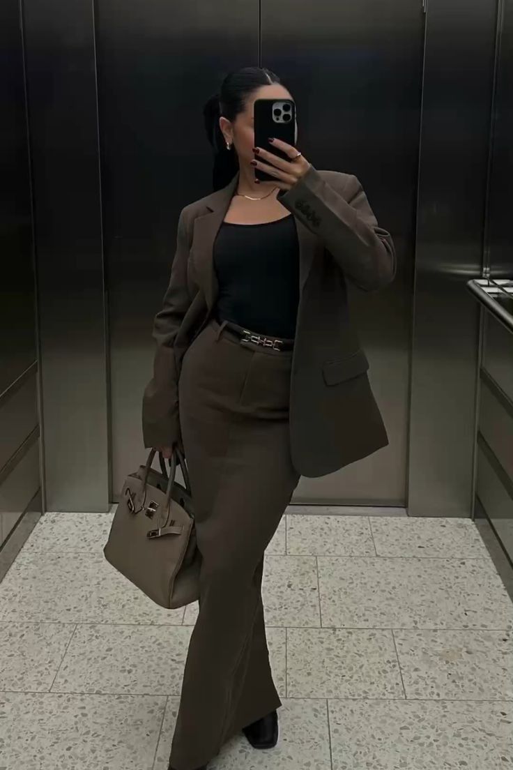 Cute Professional Outfits, Elegance Dress, Lawyer Outfit, Luxury Photography, Professional Outfits Women, Business Outfits Women, Elegant Outfits, Stylish Work Attire, Corporate Outfits