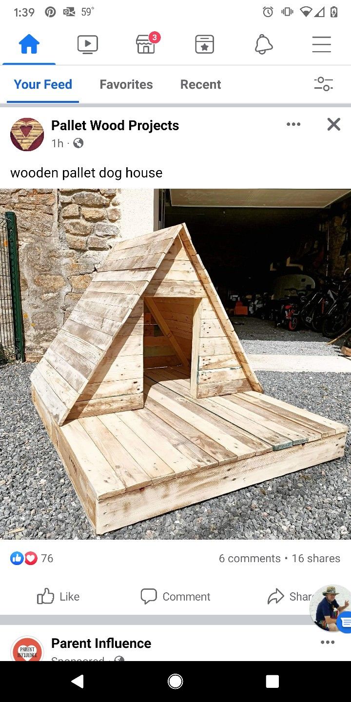 a wooden dog house made out of pallet wood is shown on the facebook page