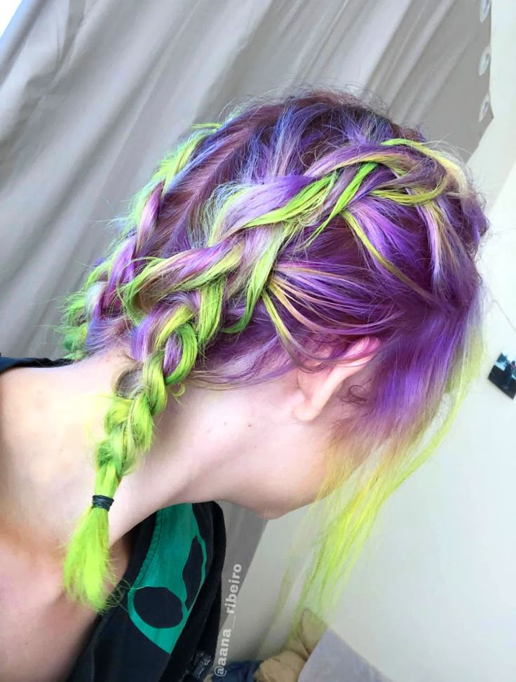 Colorful hair neon green purple short hair Green Purple Hair, Purple Short Hair, Purple And Green Hair, Short Green Hair, Neon Green Hair, Color Block Hair, Split Dyed Hair, Cute Hair Colors, Hair Color Crazy