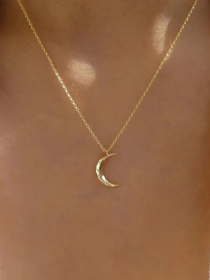 Dainty Moon Necklace, Gold Moon Necklace, Preppy Jewelry, Pretty Jewelry Necklaces, Golden Trio, Moon Pendant Necklace, Jewelry Accessories Ideas, Girly Accessories, Gold Charm Necklace