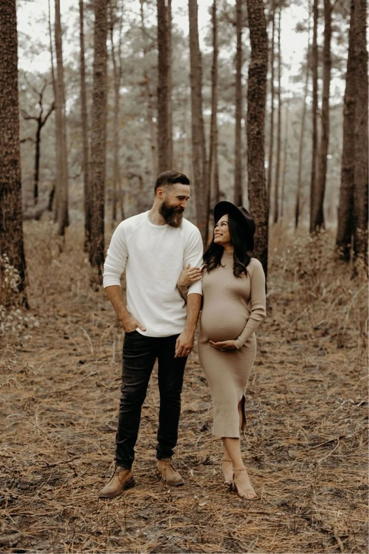 Outside Family Maternity Pictures, Outdoor Maternity Photos With Husband, Cute Maternity Poses, Late Fall Maternity Photos, Maternity Photos Family Of Four, Fall Pregnant Photoshoot, Fall Maternity Poses, Maternity Fall Photos, Outdoorsy Maternity Photo