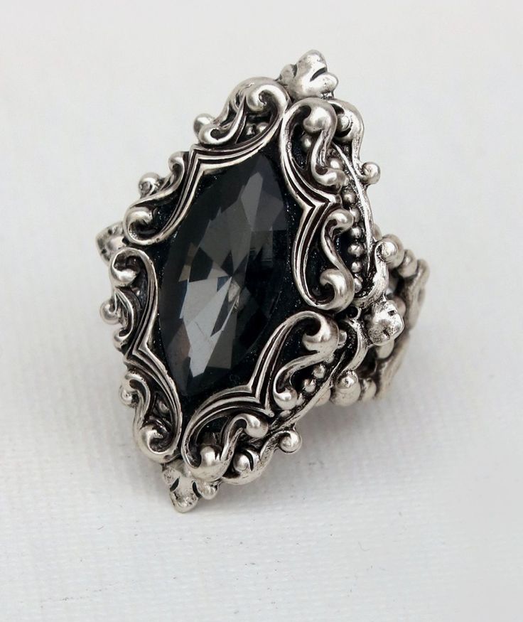 Gothic Rings Aesthetic, Goth Wedding Ring, Jewelry Vampire, Witchy Ring, Gothic Jewelry Rings, Vampire Ring, Cloak Dress, Victorian Gothic Jewelry, Vampire Jewelry