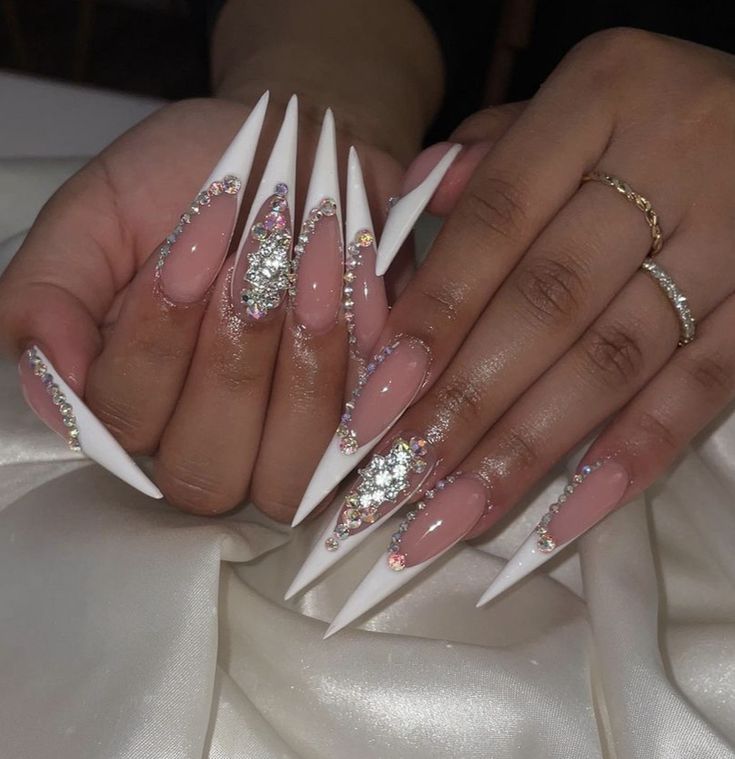 Wedding Long Nails For Bride, White Stellio Nails, Wedding Nails For Bride Stiletto, Stelltos Nails Design, White Nail Designs With Rhinestones, Baddie Nail Sets, Long Nail Designs Stilettos, Stiletto Wedding Nails, Steletoes Nails Design