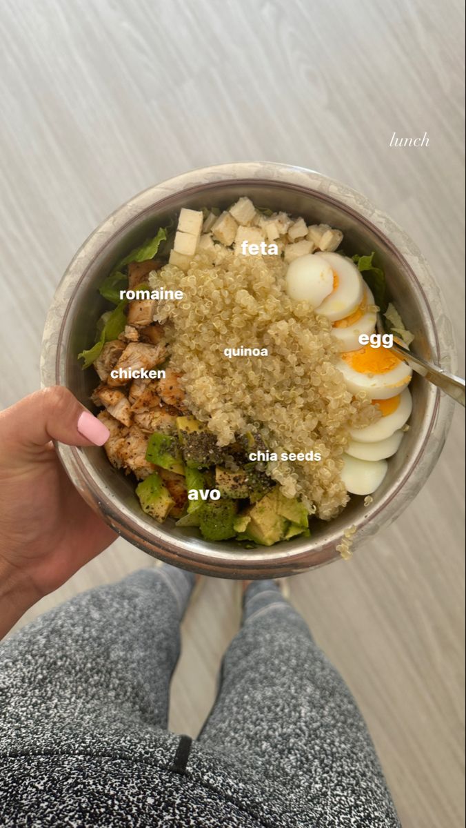 Healthy bowl salad chia seeds chicken feta cheese healthy girl aesthetic healthy lunch wholesome post workout meal Aesthetic Recipes Healthy, Workout Lunch Ideas, Gym Lunch Ideas, Cool Salads, Workout Salad, Wellness Meals, Post Workout Lunch, Salad Bowl Ideas, Post Workout Dinner